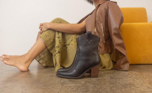 OASIS SOCIETY Tara - Two Paneled Western Boots - 