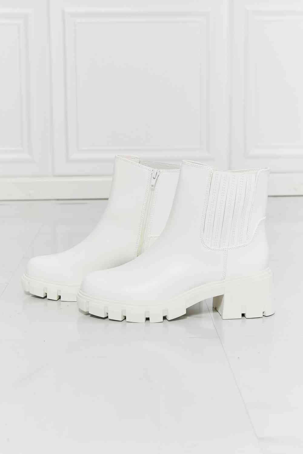 MMShoes What It Takes Lug Sole Chelsea Boots in White - Boots